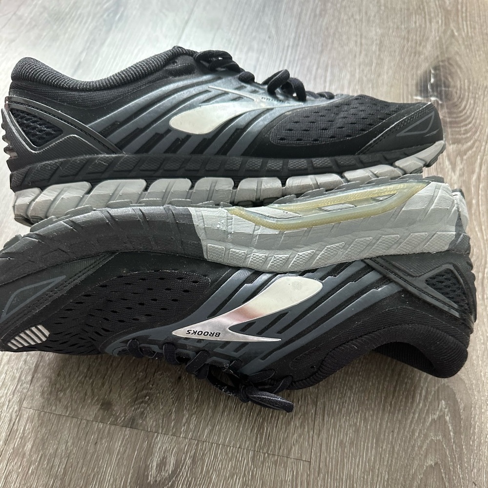 Brooks Black and Silver Running Shoes - Picture 6 of 9